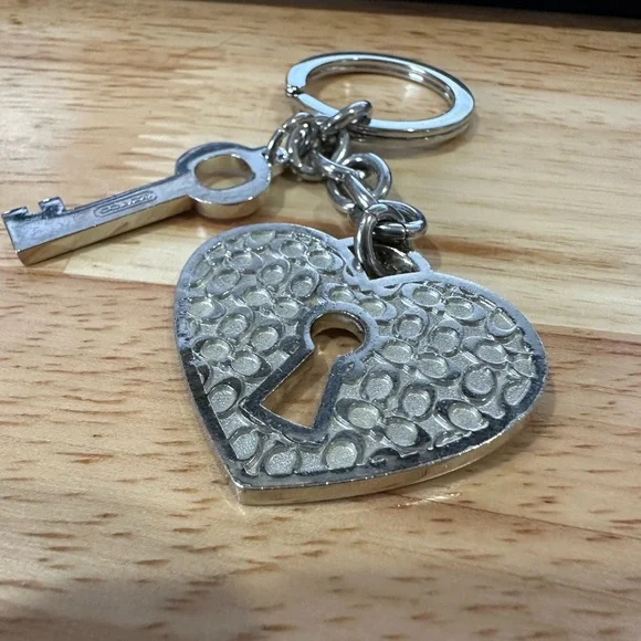 Coach Vintage Y2K Silver tone Heart Keyhole Keychain - Picture 6 of 11
